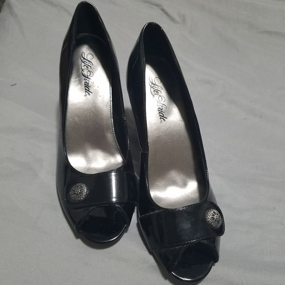 Shoes - Picture 2 of 3